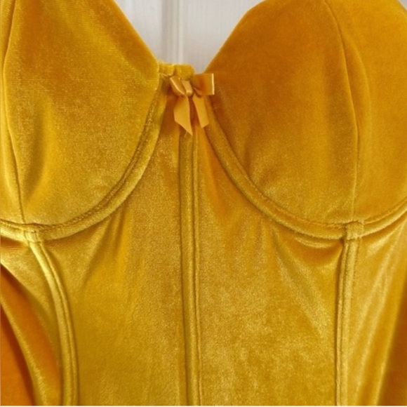 Adult Belle Halloween Costume preloved reposhing excellent condition Dollskill - Picture 8 of 8